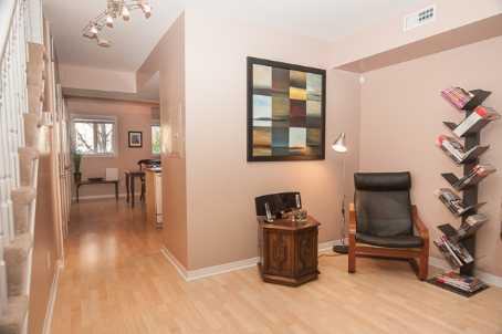 th42 - 208 Niagara St, Townhouse with 3 bedrooms, 2 bathrooms and 1 parking in Toronto ON | Image 3
