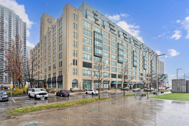 1102 - 211 Queens Quay W, Condo with 2 bedrooms, 3 bathrooms and 1 parking in Toronto ON | Image 1