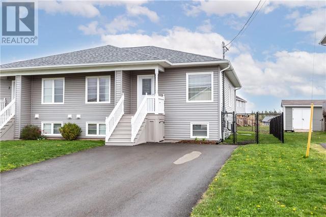 4 Bristol Cres, House semidetached with 3 bedrooms, 2 bathrooms and null parking in Riverview NB | Card Image