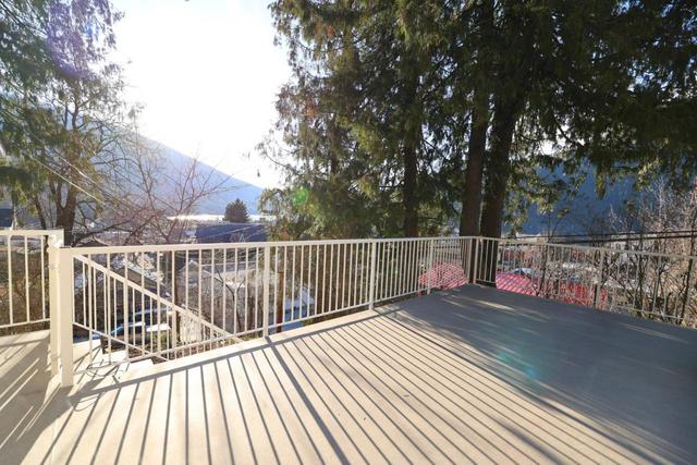 303 Silica Silica Street, House detached with 5 bedrooms, 3 bathrooms and 4 parking in Nelson BC | Image 39