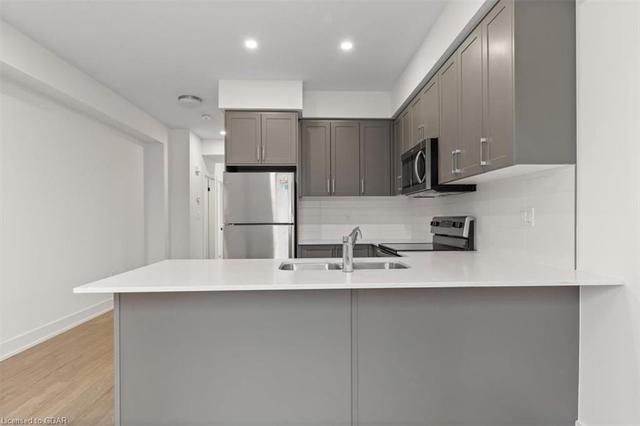 45 - 99 Roger Street, House attached with 2 bedrooms, 2 bathrooms and 2 parking in Waterloo ON | Image 2
