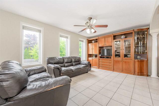 78 Clairfields Dr W, House detached with 3 bedrooms, 3 bathrooms and 4 parking in Guelph ON | Image 2