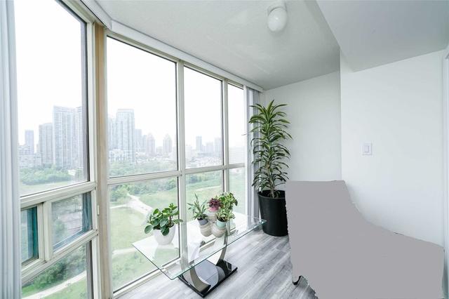 1406 - 285 Enfield Pl, Condo with 2 bedrooms, 2 bathrooms and 1 parking in Mississauga ON | Image 5