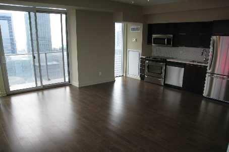 2808 - 126 Simcoe St, Condo with 2 bedrooms, 2 bathrooms and 1 parking in Toronto ON | Image 3