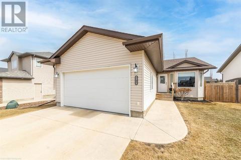 5106 54 Street, House detached with 6 bedrooms, 3 bathrooms and 4 parking in Vermilion River County AB | Card Image