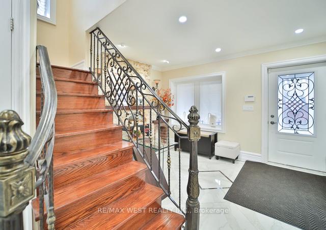 41 Kirknewton Rd, House detached with 5 bedrooms, 6 bathrooms and 5 parking in Toronto ON | Image 2