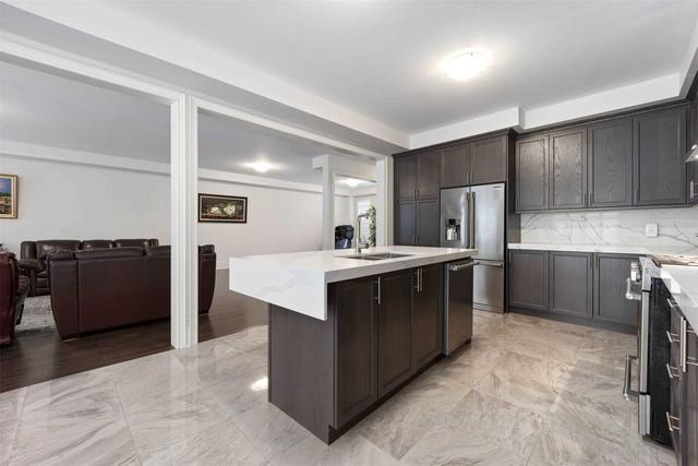 126 Inverness Way, House detached with 4 bedrooms, 4 bathrooms and 4 parking in Bradford West Gwillimbury ON | Image 2