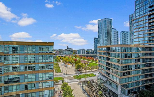 1036 - 15 Iceboat Terr, Condo with 2 bedrooms, 2 bathrooms and 1 parking in Toronto ON | Image 18