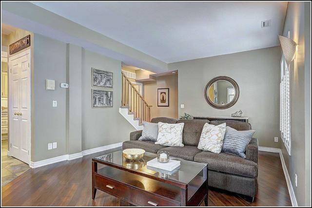128 Hibernia St, Townhouse with 2 bedrooms, 3 bathrooms and 1 parking in Cobourg ON | Image 2