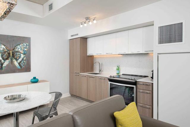 615 - 15 Baseball Pl, Condo with 1 bedrooms, 1 bathrooms and 0 parking in Toronto ON | Image 2
