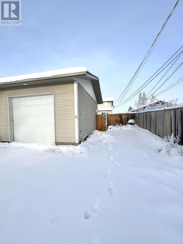 9431 95 Avenue, House attached with 4 bedrooms, 4 bathrooms and null parking in Fort St. John BC | Card Image