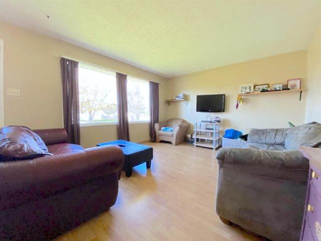 5331 52 Ave, House detached with 4 bedrooms, 2 bathrooms and 8 parking in Bashaw AB | Image 6