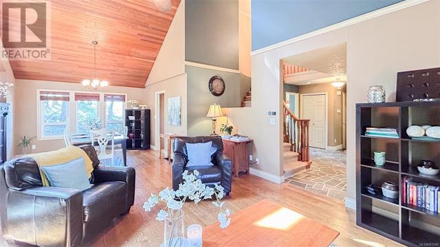 880 Hackamore Dr, House detached with 5 bedrooms, 3 bathrooms and 8 parking in Metchosin BC | Image 2