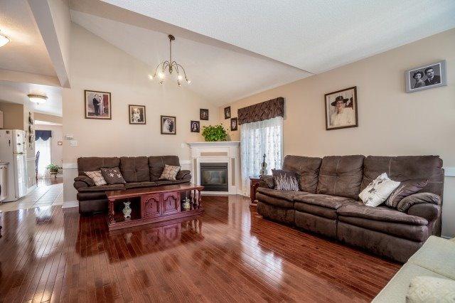 149 Toporowski Ave, House detached with 3 bedrooms, 3 bathrooms and 4 parking in Richmond Hill ON | Image 3