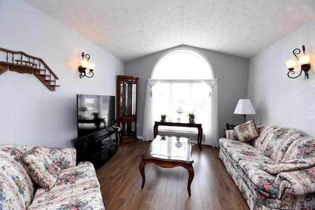 700 Nancy Rd, House detached with 2 bedrooms, 3 bathrooms and 4 parking in Fort Erie ON | Image 5