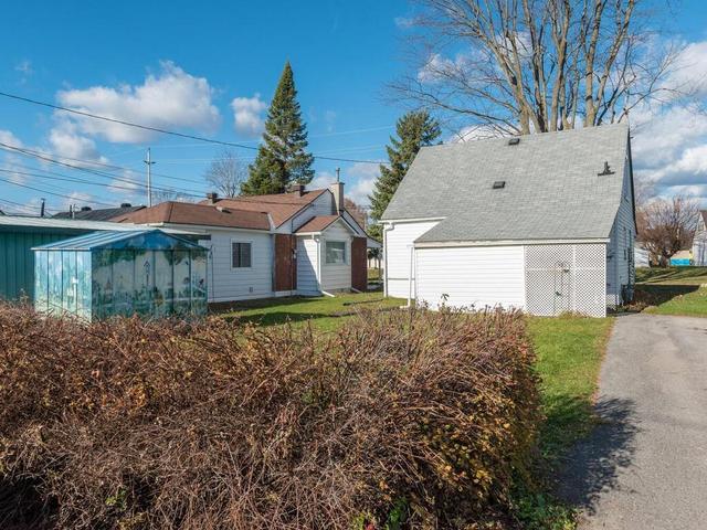 28 Roosevelt Drive, House detached with 2 bedrooms, 1 bathrooms and 3 parking in Smiths Falls ON | Image 29