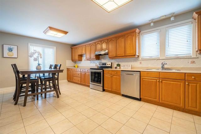 64 Dorchester Dr, House detached with 3 bedrooms, 3 bathrooms and 5 parking in Brampton ON | Image 5