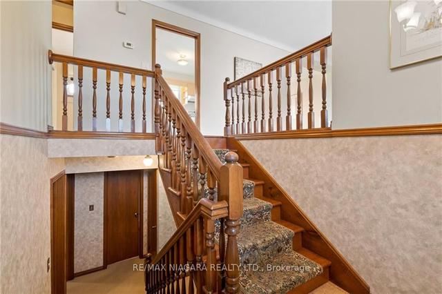 9 Pioneer Crt, House detached with 2 bedrooms, 2 bathrooms and 3 parking in St. Catharines ON | Image 7