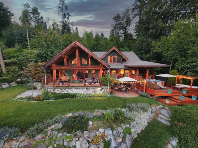 3140 Highway 3a, House detached with 2 bedrooms, 2 bathrooms and null parking in Central Kootenay F BC | Image 1