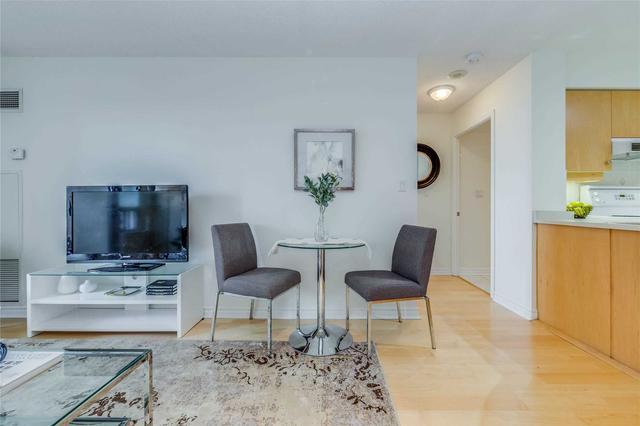 1011 - 8 Rean Dr, Condo with 1 bedrooms, 1 bathrooms and 1 parking in Toronto ON | Image 16