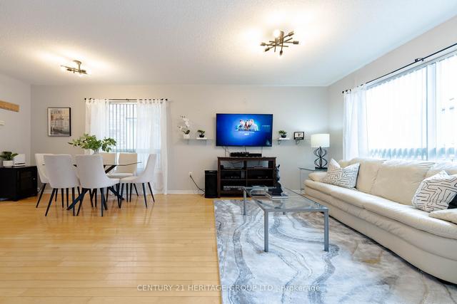 30 Cheetah Cres, House semidetached with 3 bedrooms, 4 bathrooms and 3 parking in Toronto ON | Image 22