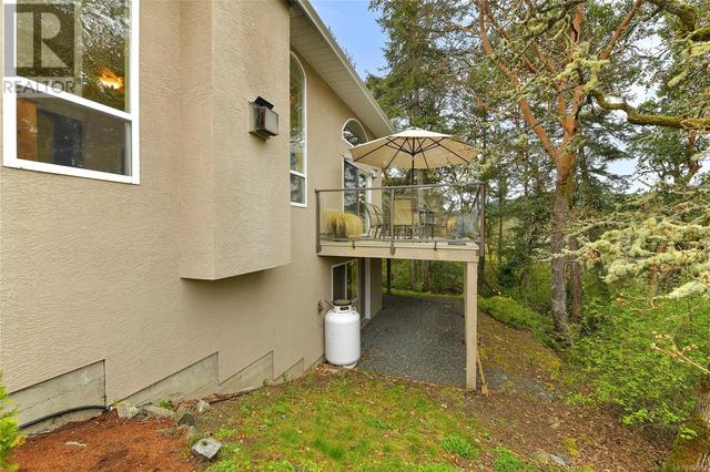6782 Greig Crt, House detached with 3 bedrooms, 4 bathrooms and 6 parking in Central Saanich BC | Image 43