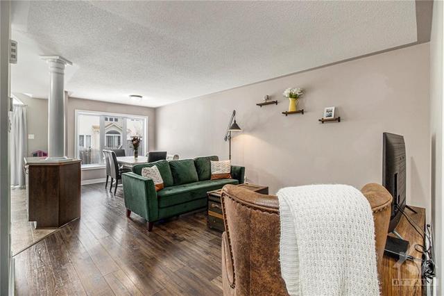 119 Silvermoon Crescent, Townhouse with 3 bedrooms, 3 bathrooms and 3 parking in Ottawa ON | Image 6