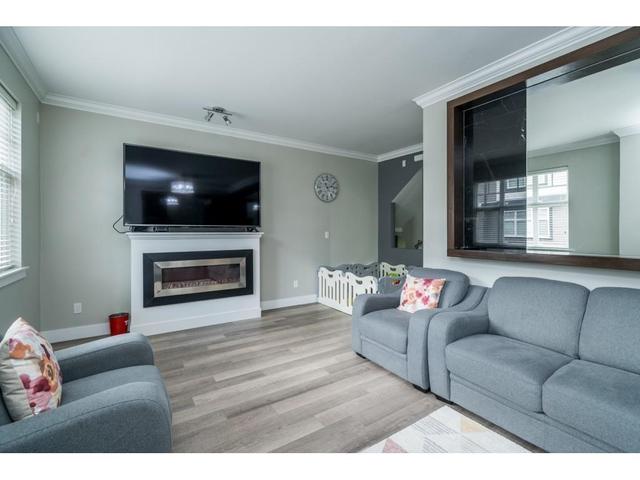 52 - 6350 142 Street, House attached with 3 bedrooms, 3 bathrooms and 2 parking in Surrey BC | Image 7