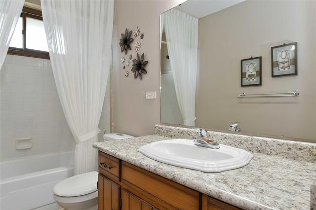 23 Winnifred Ave, House detached with 3 bedrooms, 2 bathrooms and 2 parking in St. Catharines ON | Image 12