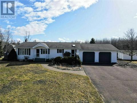 241 Cormier Village Rd, House detached with 3 bedrooms, 2 bathrooms and null parking in Beaubassin East NB | Card Image