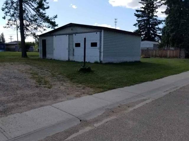 5103 51 Avenue, House detached with 2 bedrooms, 2 bathrooms and 4 parking in Yellowhead County AB | Image 2
