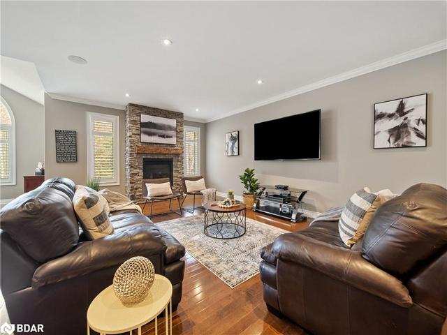 121 Mennill Drive Drive, House detached with 5 bedrooms, 3 bathrooms and 12 parking in Springwater ON | Image 4