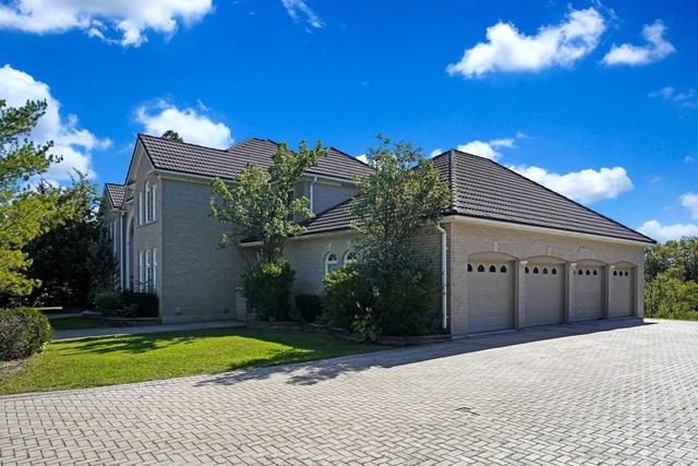 25 Country Heights Dr, House detached with 4 bedrooms, 4 bathrooms and 16 parking in Richmond Hill ON | Image 34