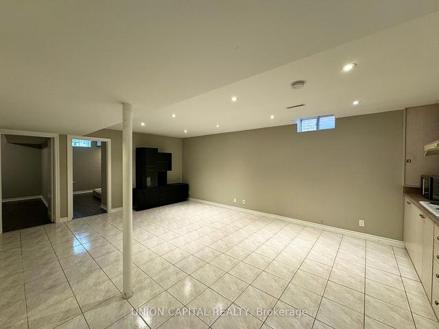 73 Manston Cres, House detached with 2 bedrooms, 1 bathrooms and 2 parking in Markham ON | Image 1
