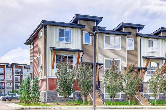 129 Walgrove Cove Se, Home with 3 bedrooms, 2 bathrooms and 2 parking in Calgary AB | Image 3