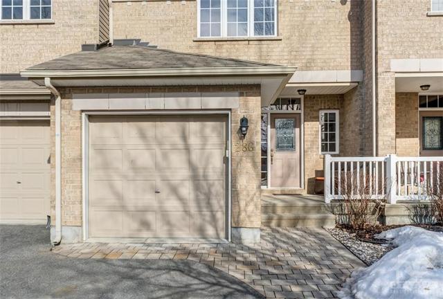286 Tandalee Crescent, Townhouse with 2 bedrooms, 3 bathrooms and 3 parking in Ottawa ON | Image 2