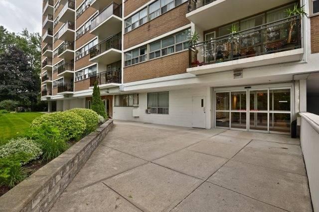 404 - 212 Kerr St, Condo with 2 bedrooms, 1 bathrooms and 1 parking in Oakville ON | Image 1