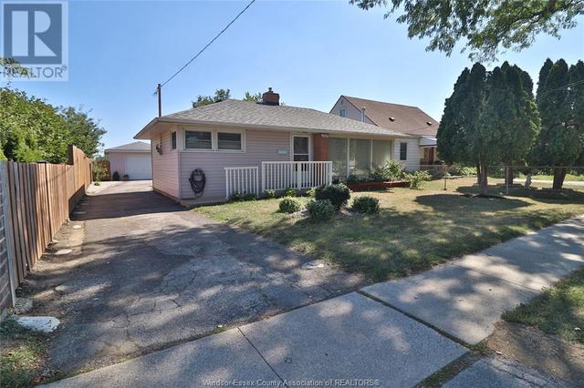 2026 Jefferson, House detached with 2 bedrooms, 1 bathrooms and null parking in Windsor ON | Card Image