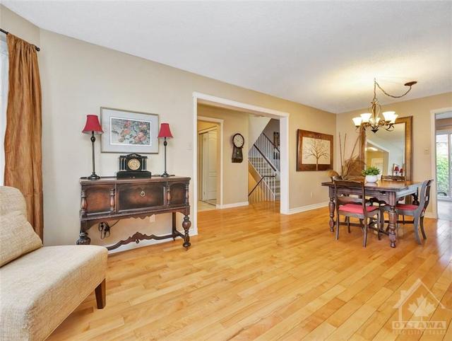 14 Hawley Crescent, House detached with 3 bedrooms, 3 bathrooms and 2 parking in Ottawa ON | Image 5