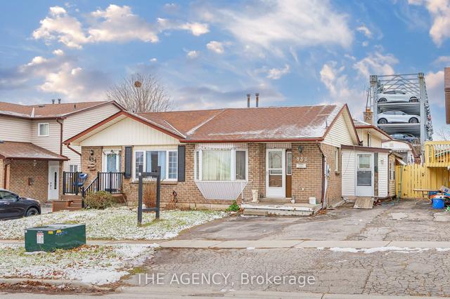 832 Monaghan Ave, House semidetached with 3 bedrooms, 2 bathrooms and 2 parking in Oshawa ON | Image 1