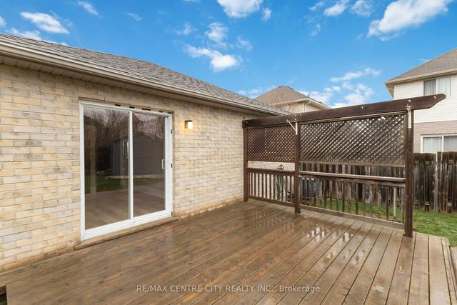 956 Bitterbush Cres, House detached with 2 bedrooms, 2 bathrooms and 3 parking in London ON | Image 33