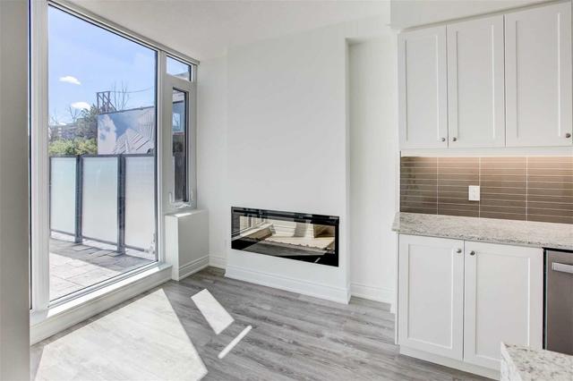 106c - 9618 Yonge St, Condo with 2 bedrooms, 3 bathrooms and 1 parking in Richmond Hill ON | Image 2