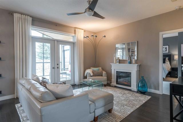 30 Huntingwood Cres, House detached with 1 bedrooms, 3 bathrooms and 6 parking in Kawartha Lakes ON | Image 5