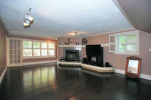 231 Corbett Ave, House detached with 3 bedrooms, 3 bathrooms and 10 parking in Whitby ON | Image 7