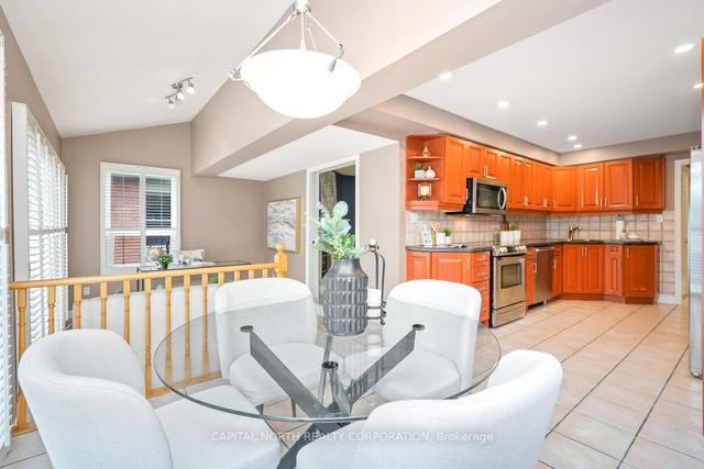 12 Oakmount Cres, House detached with 4 bedrooms, 3 bathrooms and 4 parking in Vaughan ON | Image 3