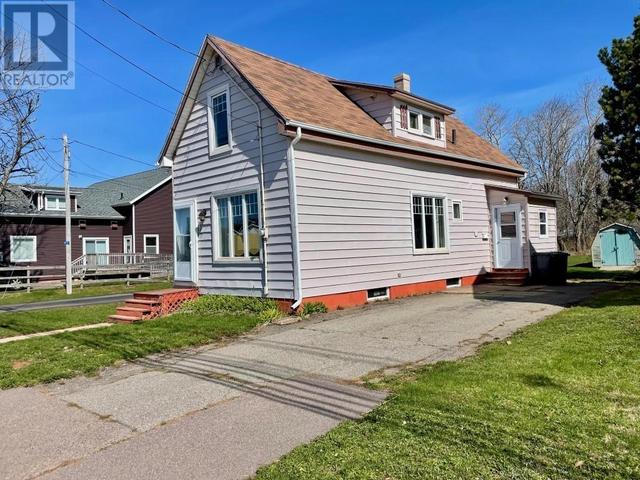375 Notre Dame Street, House detached with 3 bedrooms, 1 bathrooms and null parking in Summerside PE | Card Image