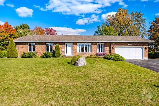 1341 Johnston Drive, House detached with 3 bedrooms, 3 bathrooms and 11 parking in Ottawa ON | Image 1