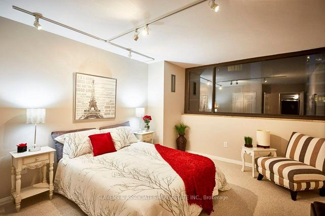 1005 - 15 Mcmurrich St, Condo with 3 bedrooms, 2 bathrooms and 2 parking in Toronto ON | Image 3