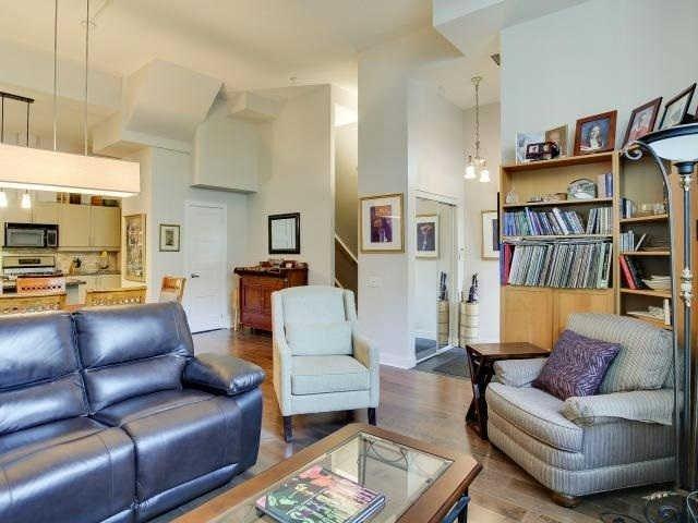 th 104 - 77 Lombard St, Townhouse with 2 bedrooms, 3 bathrooms and 1 parking in Toronto ON | Image 5
