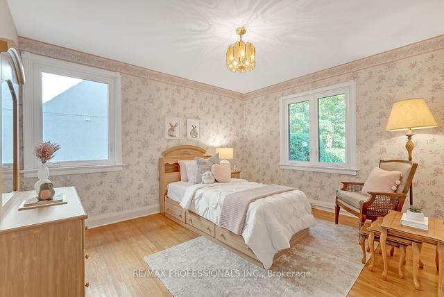 9 Hilldowntree Rd, House detached with 4 bedrooms, 3 bathrooms and 6 parking in Toronto ON | Image 11